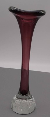 Auktion 355<br>Murano-Vase, lila/klar, Stand mit Luftblasen H-26 cm [1]