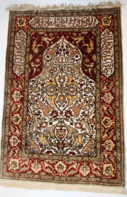 Auktion 355<br>kl. Wandteppich, Seide, arab. beschriftet, guter Zustand, ca. 99 x 62cm [1]