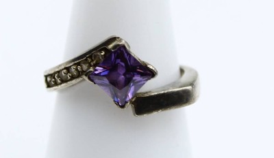 Auktion 355<br>925er Silber-Ring mit Amethyst und klaren Steinen, 3gr., RG 54,5 [1]