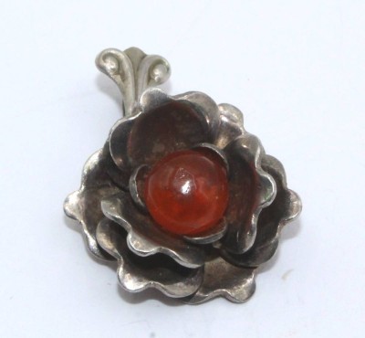 Auktion 355<br>kl. 800er Silberanhänger, floral gearbeitet, Bernsteinbesatz, 3,8gr,, L-2cm [1]