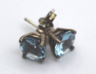 Auktion 355<br>Paar Ohrstecker, Silber, blaue Steine, zus. 2gr., ca. D-0,8cm [1]