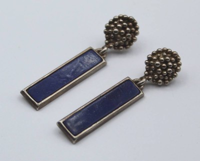 Auktion 355<br>Paar lange Ohrstecker, 925er Silber mit Lapis, zus. 13,5gr., L-5cm [1]