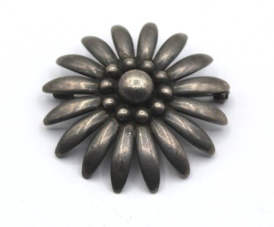 Auktion 355<br>Daisy-Brosche, Sterling, HS Danmark, 12,1gr., D-4,5cm [1]