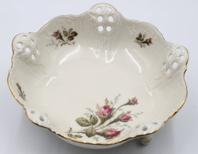 Auktion 355<br>Schale auf 3 Beinen, Rosenthal, Form Moliere, Dekor Moosrose, H-7cm D-19cm [1]