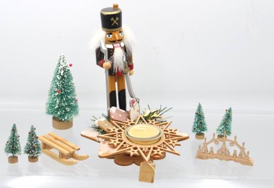 Auktion 355<br>kl. weihnachtliches Konvolut,  ca. H-17,5cm [1]