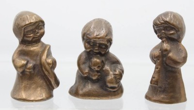 Auktion 355<br>3x kl. Bronzen, Kinderdarstellungen, ca. H-7,5cm [1]