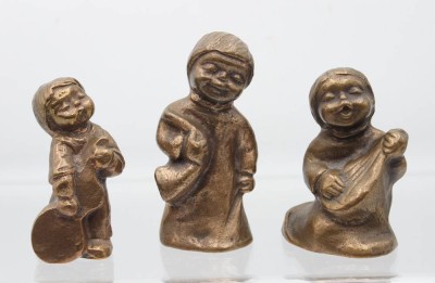 Auktion 355<br>3x kl. Bronzenfiguren, Kinderdarstellungen, ca. H-11,2cm [1]