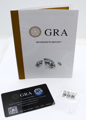 Auktion 355<br>Moissanite, 0,8ct, hochfeines Weiß ohne Einschlüsse, Zertifikat anbei [1]