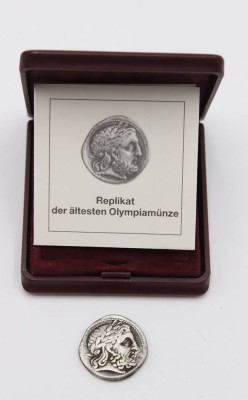 Auktion 355<br>Replik der ältesten Olympia-Münze, ca. D-2,2cm [1]