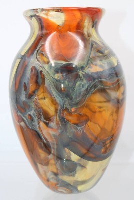 Auktion 355<br>kl. bunte Kunstglas-Vase, wohl Lauscha?, H-17 cm [1]