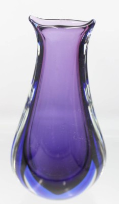 Auktion 355<br>Murano-Vase, klar/blau/violett, H-22 cm [1]