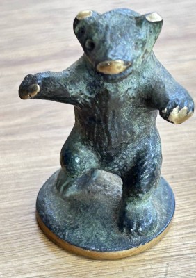 Auktion 355<br>kl. Bronze Gluttöter, Berliner Bär,  H-ca. 5 cm [1]