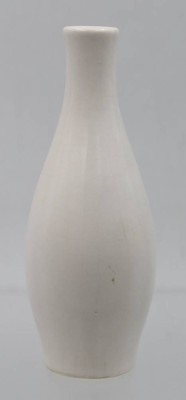 Auktion 356<br>kl. Vase, Bontjes van Beek, weisse Glasur, signiert, ca. H-14cm [1]