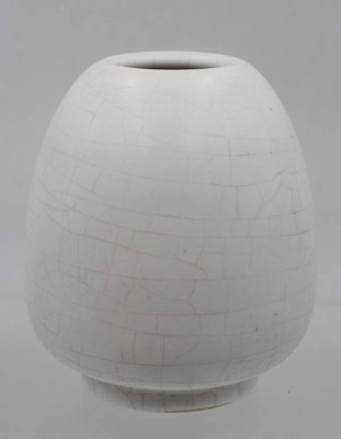 Auktion 356<br>Vase, Bontjes van Beek, weisse Glasur u. Craquelée, H-13,9cm [1]