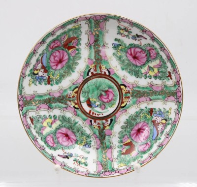 Auktion 356<br>Zierteller, China, gemarkt., Familie Rose, H-3,6cm D-19,5cm [1]