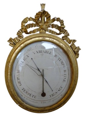 Auktion 356<br>gr. Wandbarometer um 1770, vergoldetes Holzgehäuse, ftz. beschriftet, 85x60  cm, kl. Fehlteile bei Zierrahmen [1]