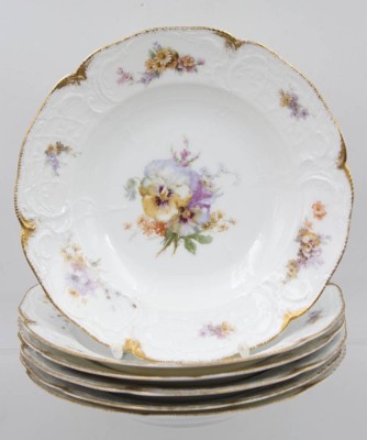 Auktion 356<br>6x tiefe Speiseteller, frühes Rosenthal Sanssouci, Goldzier und aufwendige Blumenbemalung, um 1900,  D-24,5cm [1]