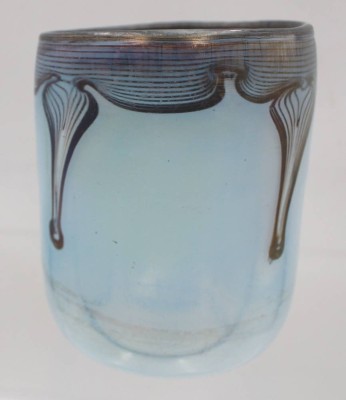 Auktion 356<br>Jugendstil-Vase, blau überfangen mit Silberdekor, Abriss, Handarbeit, H-15 cm, D-11 cm [1]