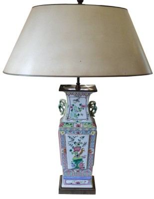 Auktion 356<br>grosse Tischlampe in China-Vase, guter Zustand, mit Schirm H-75 cm [1]