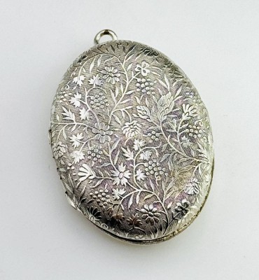 Auktion 356<br>schönes Medaillon, Silber (gepr.). ca. 20gr., ca. 5 x 3 cm [1]