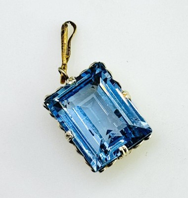 Auktion 356<br>Anhänger, blauer facett. Stein, versilberte Fassung, ca. 3,5 x 2cm [1]