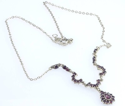 Auktion 356<br>Collier-Kette, Silber, Granatbesatz, 5,5gr., ca. L-42cm [1]