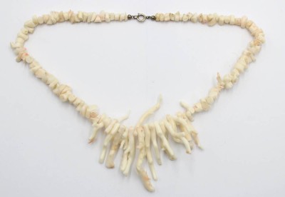 Auktion 356<br>Collier-Kette, helle Koralle, älter, ca. L-49cm [1]