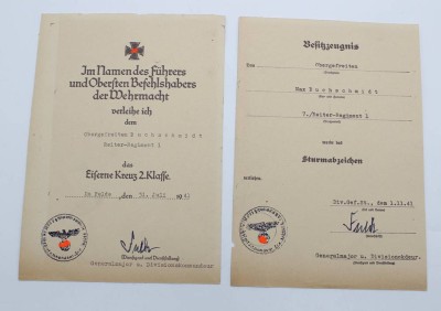 Auktion 356<br>2x Urkunden, Besitzzeugnis für Sturmabzeichen und Verleihungsurkunde für Eisernes Kreuz 2. Kl., original?, 1x Riss [1]