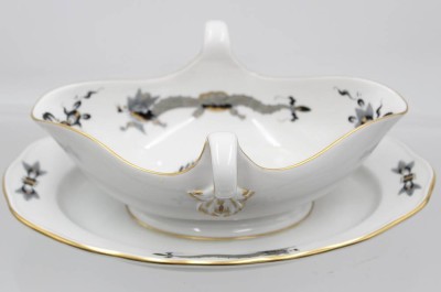 Auktion 356<br>Sauciere,  Meissen, Schwertermarke, grauer Drache, 1. Wahl, H-8cm B-21,5cm [1]