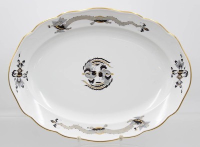 Auktion 356<br>gr. ovalke Platte, Meissen, Schwertermarke, grauer Drache, 1. Wahl, ca. 4,5cm, 34 x 26,5cm [1]