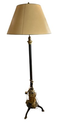 Auktion 356<br>hohe Bronze Stehlampe, Stand mit umlauf. Figurenfries und Widderköpfen, H-170 cm, ca. 11,2 kg., neu verkabelt [1]