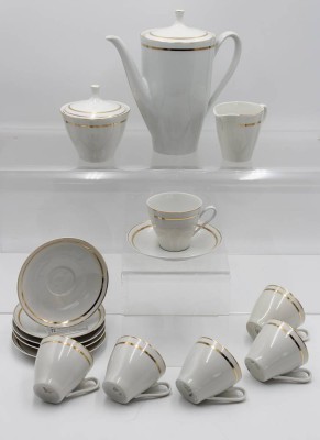 Auktion 356<br>Kaffeeservice für 6 Personen, Cmielow, Polen, 70er Jahre, Goldrand, Zuckerdose mit Chip, H-22cm und Tasse H-7cm [1]