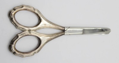 Auktion 356<br>Traubenschere, Sterling-Griffe, Gebrauchsspuren, L-14,5cm [1]