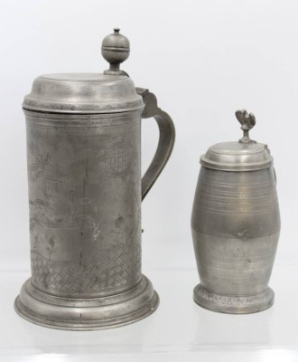 Auktion 356<br>Walzenkrug sowie kl. Bierkrug, Zinn, 19. Jhd., kl. Krug an Deckel beschädigt, ca. H-25cm u. H-18cm [1]