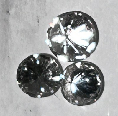 Auktion 356<br>3 Diamanten, D- ca. 3,1 bis 3,5 mm, 0,37 ct [1]