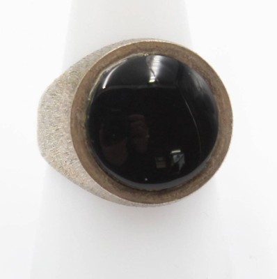 Auktion 356<br>835er Silber-Ring mit Onyx, offene Schiene, 8,8gr. [1]