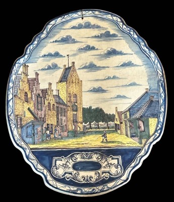 Auktion 356<br>gr. Delft Platte mit  holländ. Strassenansicht, bunt, wohl 19.Jhd.?, 57x47 cm [1]