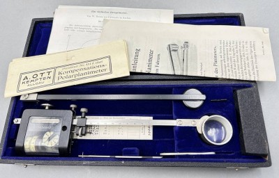 Auktion 356<br>Kompensations-Polarplanimeter min orig. Kasten mit Beschreibung etc., 29x9 cm, H-5,5 cm [1]