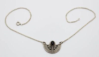 Auktion 357<br>925er Silber-Collier mit Onyx-Cabochon. 9,6gr., ca. L-40cm, wohl Südamerika [1]