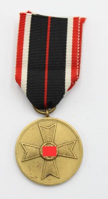 Auktion 357<br>Kriegsverdienst-Medaille, 1939, am Band [1]