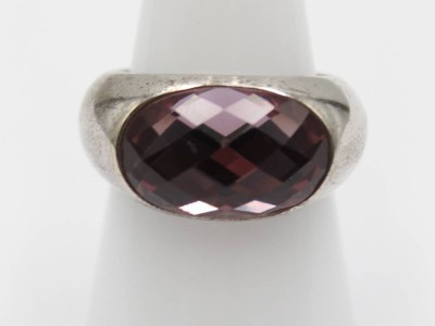 Auktion 357<br>925er Silber-Ring. lila facett. Stein, 9gr., RG 56 [1]