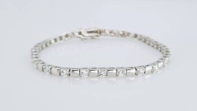 Auktion 357<br>51. Silber Armband mit weißen Steinen, 11,7 Gramm, Länge 18,5cm [1]