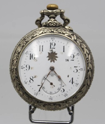 Auktion 357<br>gr. Herrentaschenuhr mit Weckfunktion, Kronenaufzug, Werk läuft, Rückendeckel mit Bergsteiger-Motiv, Metallgehäuse, D-5,8cm [1]