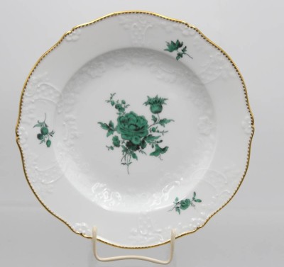 Auktion 357<br>Teller, Meissen, Schwertermarke, 3 Schleifstriche, grünes florales Dekor, D-21,2cm [1]