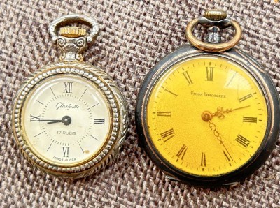 Auktion 357<br>2x kl. Damen-Taschenuhren, 1x Union Horlogere (D_3 cm), 1x Glashütte (D-2,5 cm) beide Werke stehen bzw. laufen nur an [1]